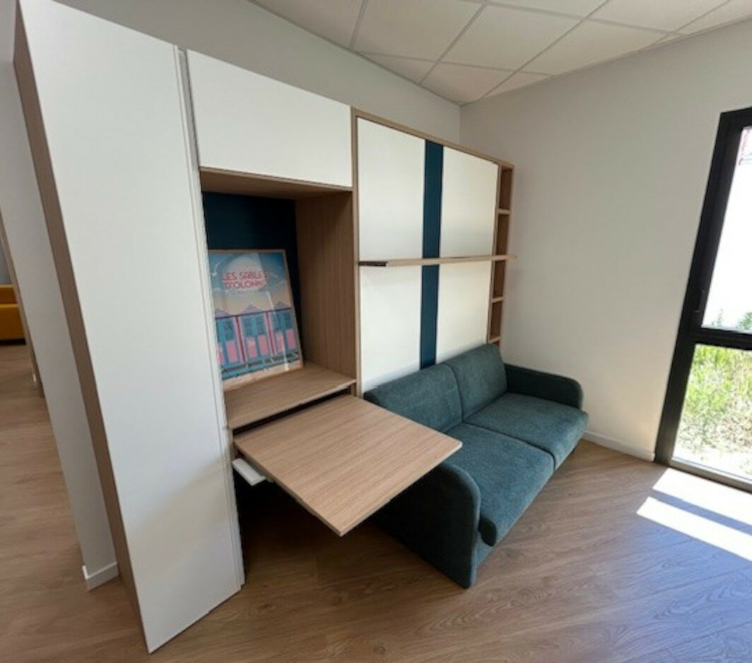 Lit escamotable avec canapé et bureau à -40%